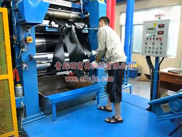 工作中的壓延機(jī)m.g3home.cn